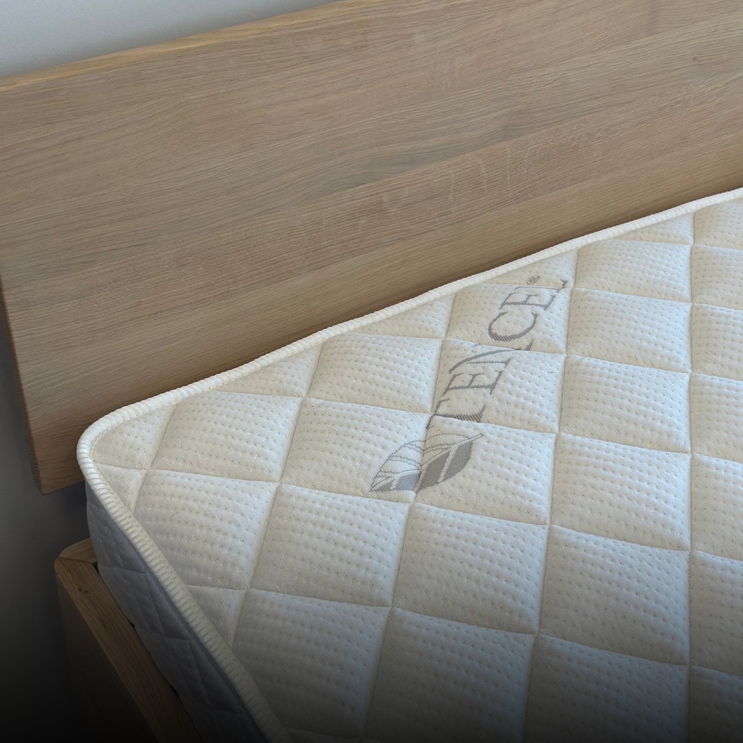 Ąžuolinė Lova Gilė kabančios konstrukcijos be patalynės dėžės